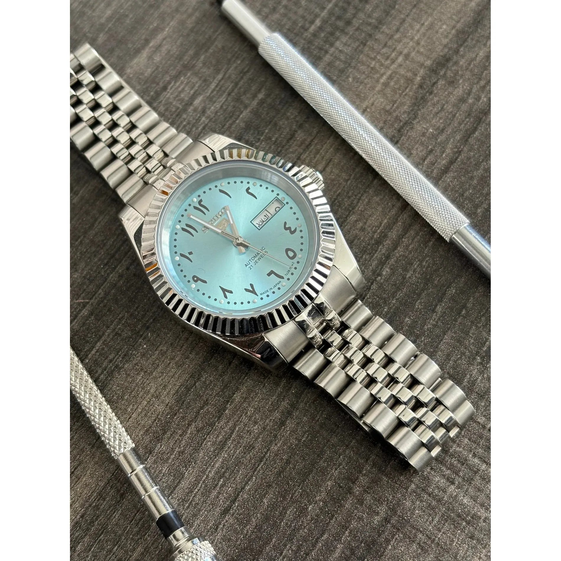 Seiko 5 Arabic Daydate Iceblue